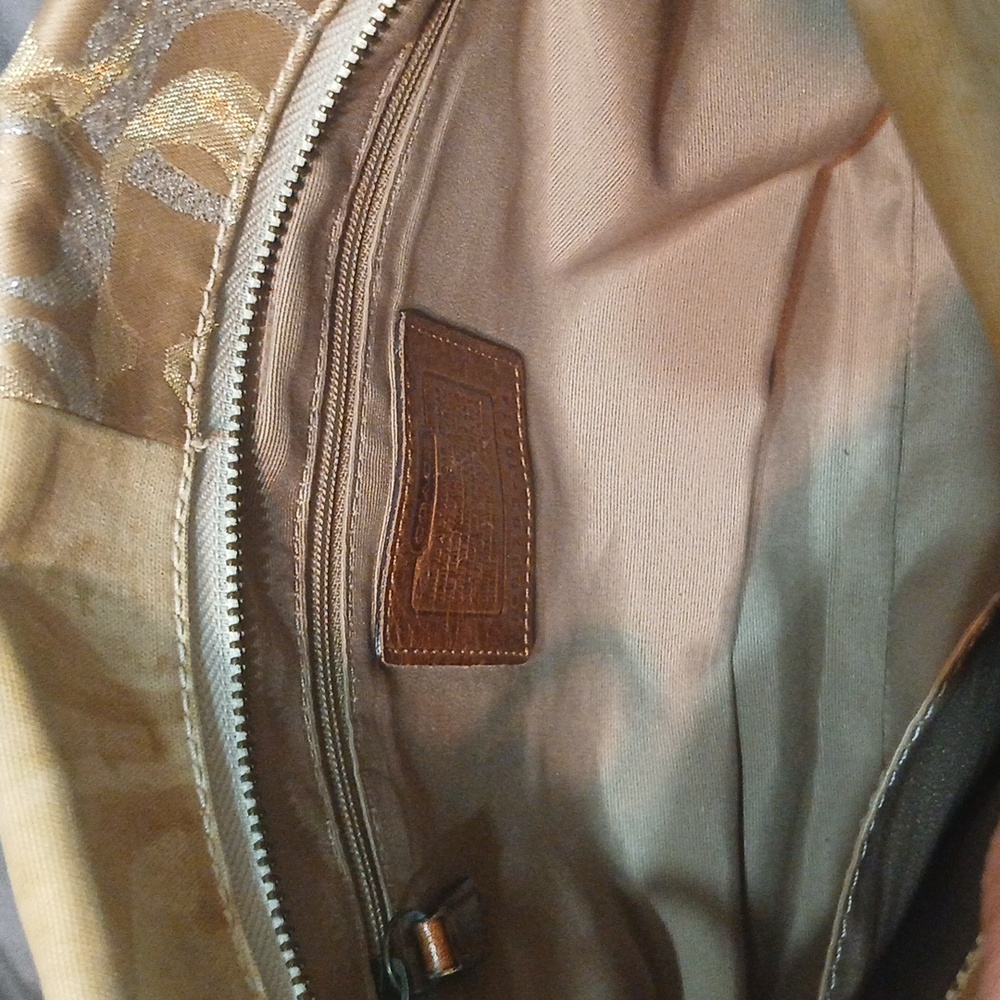 Coach - Picture 11 of 12